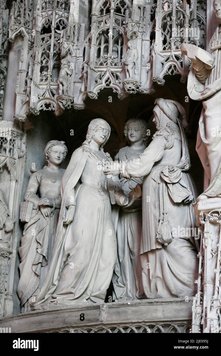 Sculture in pietra scene della vita di Gesù e Maria sullo schermo del coro di Notre Dame di Chartres Cattedrale, Eure-et-Loir, Francia Foto Stock