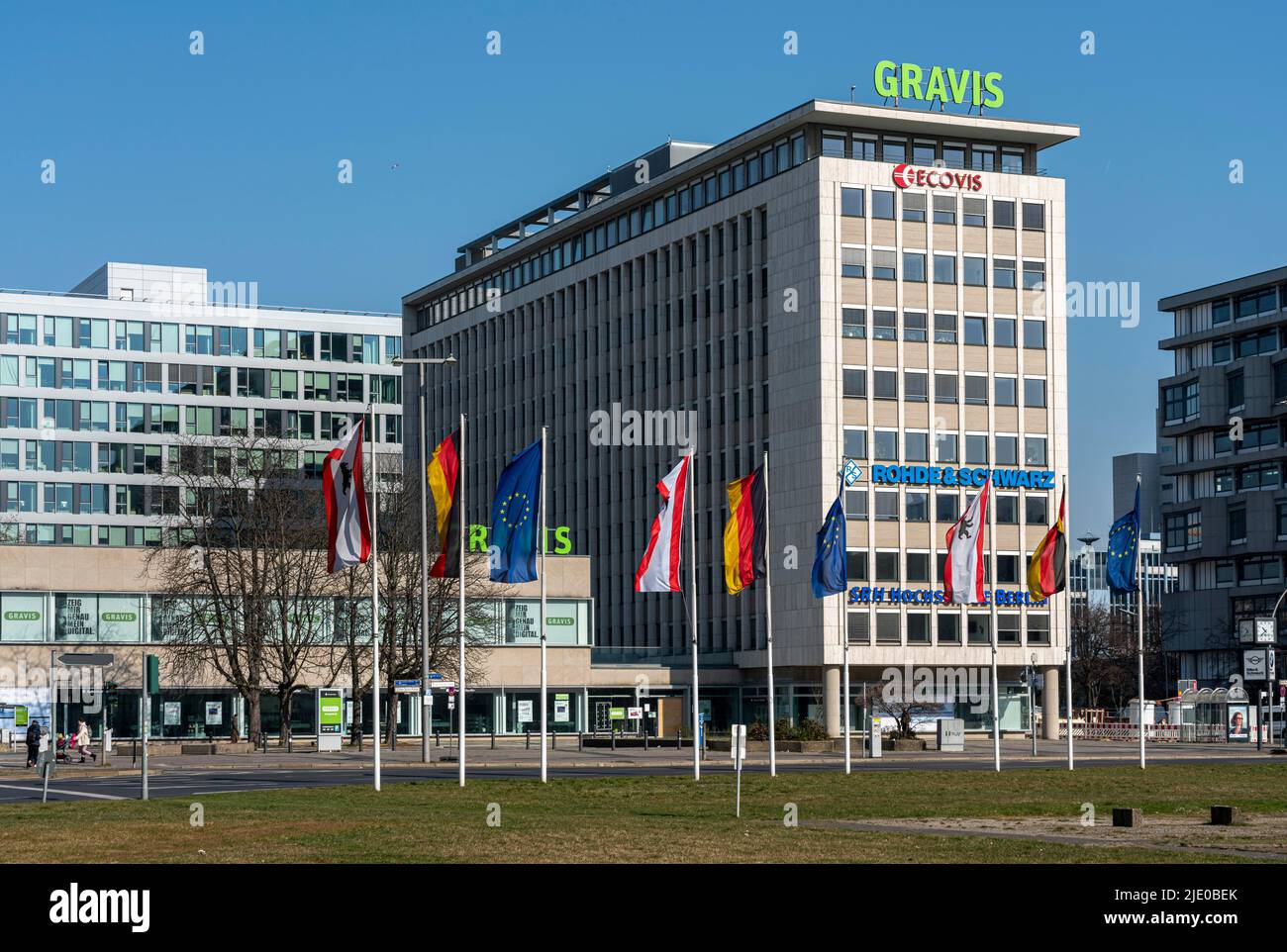 Alti edifici e edifici commerciali a Ernst-Reuter-Platz, Charlottenburg, Berlino, Germania Foto Stock