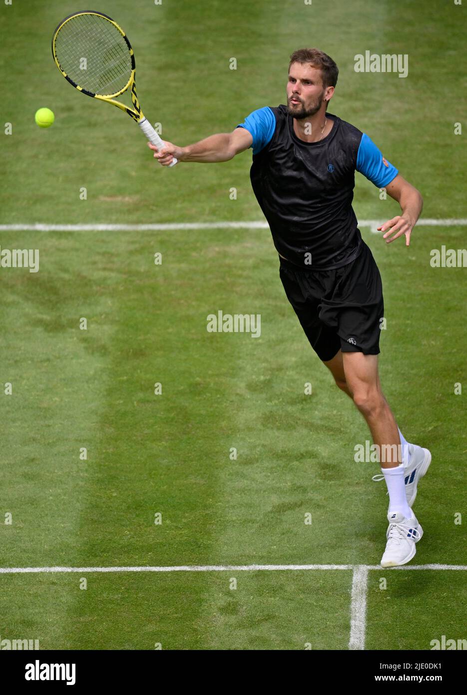Tennis, Oscar Otte (GER) azione sull'erba, BOSS Open, Weissenhof, Stoccarda, Baden-Wuerttemberg, Germania Foto Stock