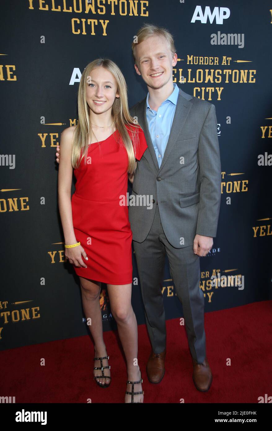 Los Angeles, CA. 23rd giugno 2022. Isabella Ruby, Austin Stagner alla prima di Murder a Yellowstone City a Harmony Gold, a Los Angeles, California, il 23 giugno 2022. Credit: Faye Sadou/Media Punch/Alamy Live News Foto Stock