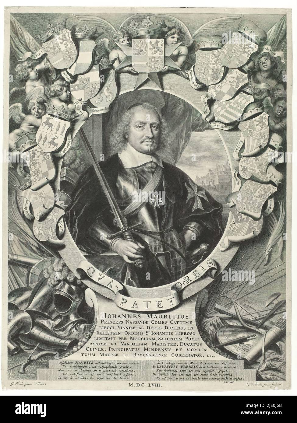 Ritratto Johan Maurits van Nassau-Siegen, Johan Maurits, in armatura con la Croce Johannitzer sul petto, in ovale su un piedistallo. Intorno all'ovale le braccia di vari principati, e cuscinetti armiali. In fondo all'ovale il suo motto 'qua patet orbis'. Sul piedistallo sono presenti i titoli. Sotto il plinto un poema di Vondel., tipografo: Cornelis van Dalen (II), (menzionato sull'oggetto), dopo la pittura di: Govert Flinck, (menzionato sull'oggetto), Joost van den Vondel, (menzionato sull'oggetto), 1658, carta, incisione, altezza 716 mm x larghezza 465 mm Foto Stock