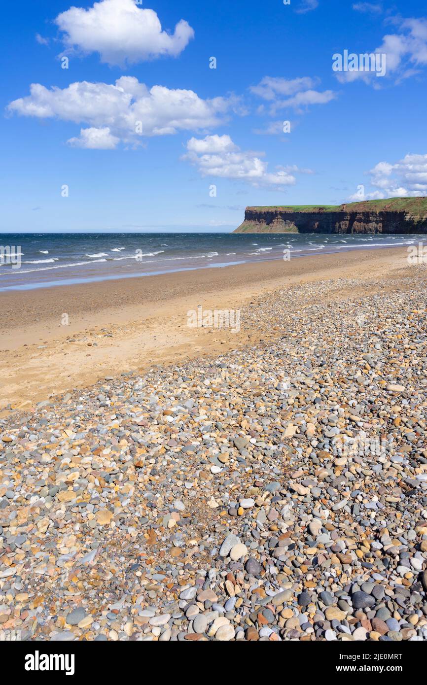 Saltburn by the Sea Yorkshire con la spiaggia che conduce alla Riserva Naturale di Huntcliff Saltburn North Yorkshire Redcar e Cleveland Inghilterra gb Europa Foto Stock