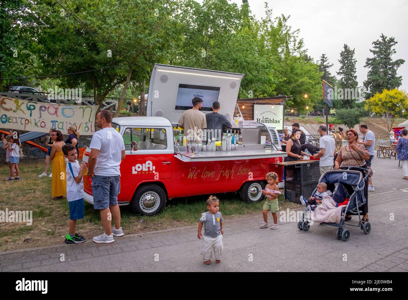 Un camion della birra Vintage volkswagen van t2 in un festival Foto Stock