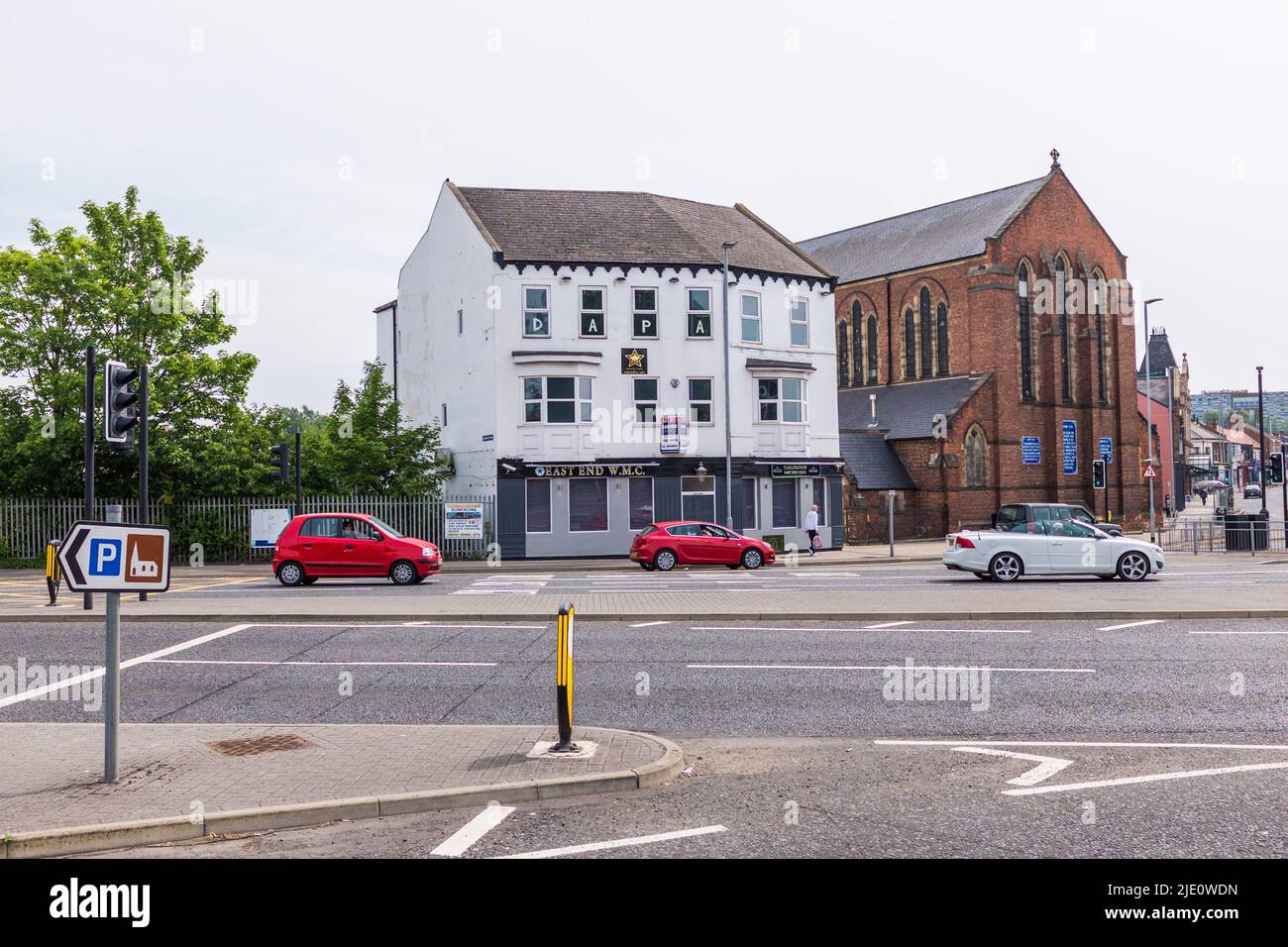 Darlington, Regno Unito. 24th giugno 2022.il 108° East End Working Men’s Club su Bank Top, sta chiudendo prima che l’edificio venga demolito per far posto alla ristrutturazione della stazione ferroviaria della città. Il club si sta trasferendo all'ex pub Cricketers sulla Ring Road. David Dixon / Alamy Foto Stock