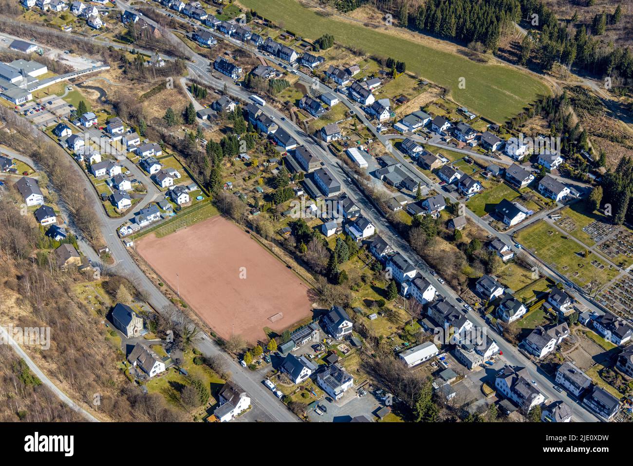 Vista aerea, campo di cenere sulla strada scolastica di Ramsbeck, Bestwig, Sauerland, Renania settentrionale-Vestfalia, Germania, DE, Europa, fotografia aerea, pho aereo Foto Stock