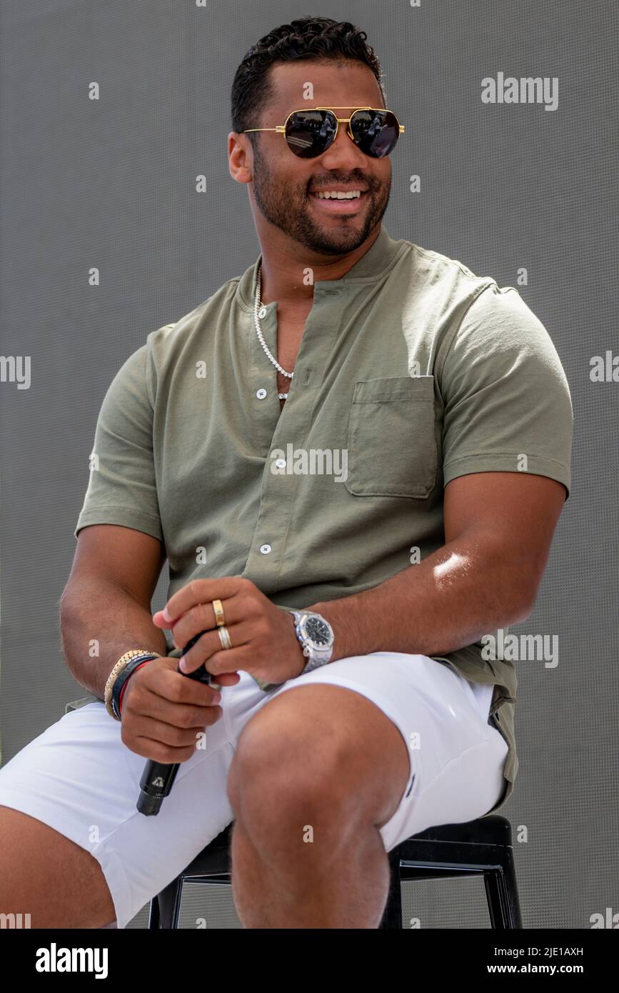 Cannes, Francia, 24 giugno 2022, Russell Wilson (NFL Athlete Denver Broncos) ha partecipato Bold e Undeterred - la NFL sta trasformando il suo marchio al Festival Lions di Cannes - Festival Internazionale della creatività © ifnm press / Alamy Live Foto Stock