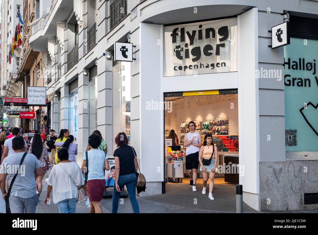 Flying tiger copenhagen store in immagini e fotografie stock ad alta  risoluzione - Alamy