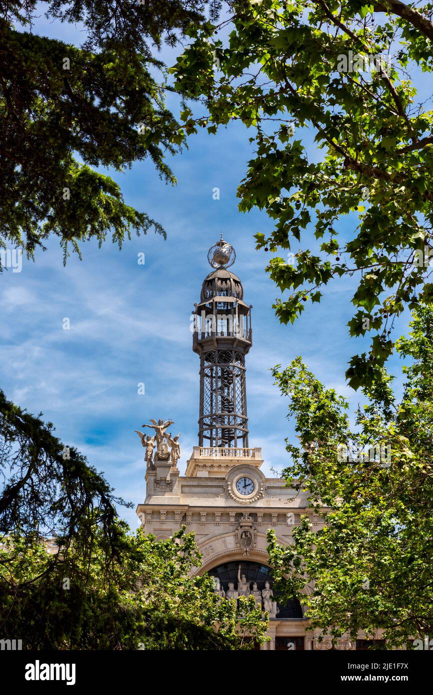 Parte dell'edificio dell'Ufficio postale centrale, noto anche come edificio de Correos, e Palacio de Comunicaciones nella città di Valencia in Spagna. Foto Stock