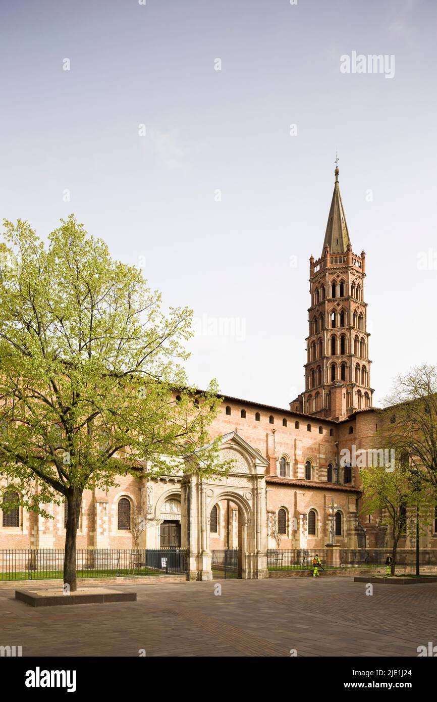 La Basilique Saint-Sernin / Basilica di Saint Sernin, Tolosa, Francia, una storica medievale Eglise romanica / Chiesa dei secoli 11th a 12th Foto Stock