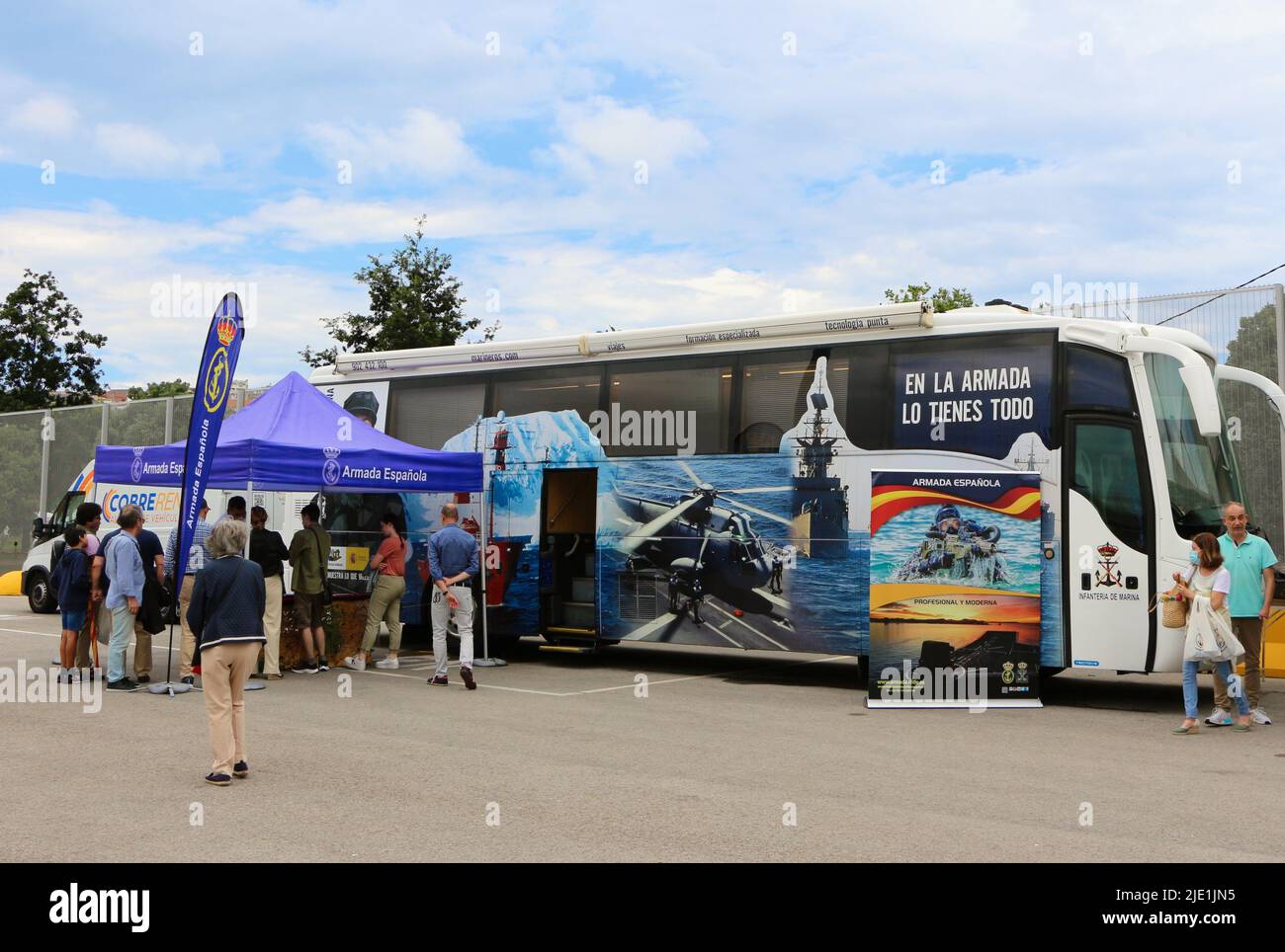 Un autobus di reclutamento della Marina spagnola Santander Cantabria Spagna Foto Stock