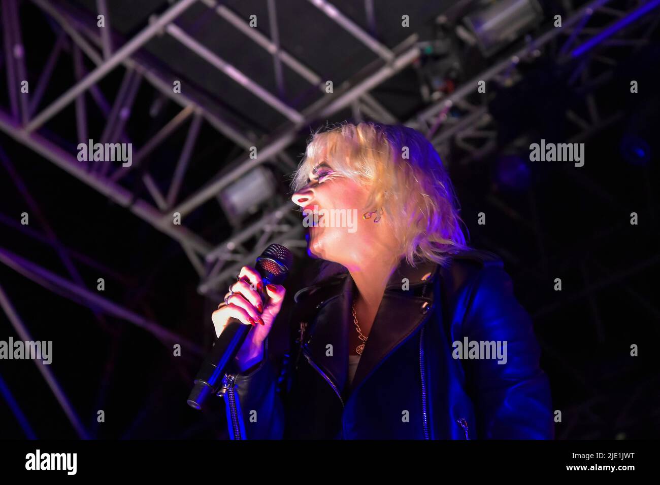 Roma, Italia. 23rd giugno 2022. Veronica Lucchesi durante il concerto del duo ''la Rappresentante di Lista'' (LRDL) all'Ippodromo delle Capannelle di Roma.Giugno 24, 2022 (Credit Image: © Roberto Bettacchi/Pacific Press via ZUMA Press Wire) Foto Stock