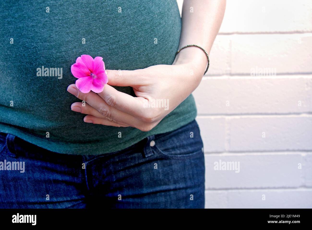 donna incinta di 33 settimane Foto Stock
