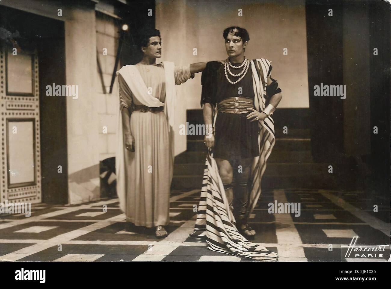 Ritratto di Georges Marchal e forse Maurice Donneaud in Iphigénie en Tauride (1942) - epoca classica del teatro francese Foto Stock
