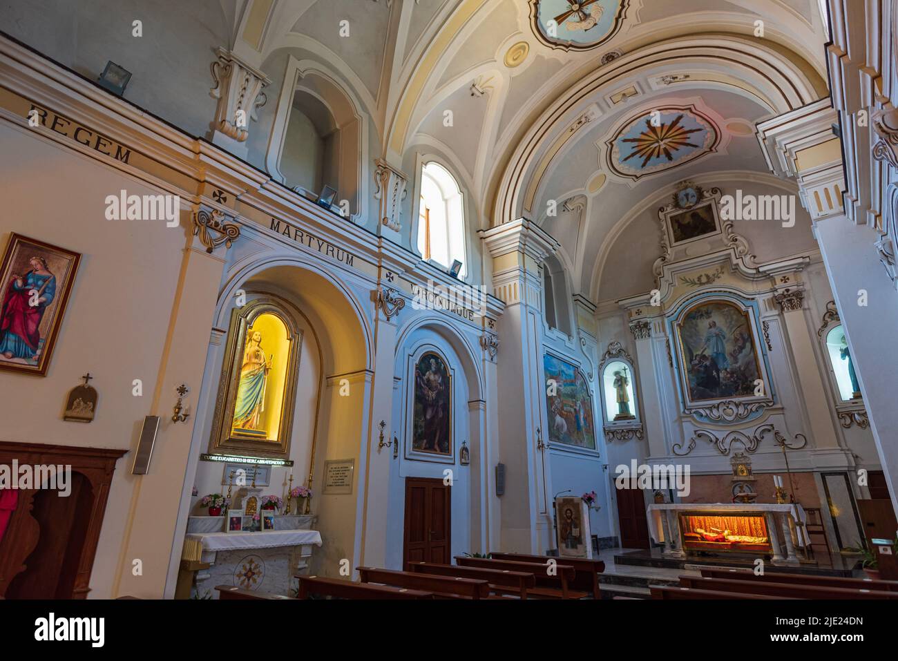 È uno dei conventi più importanti di Teano, anche perché all'interno dell'edificio si trovano i resti del santo che è la Coopatrona di Teano, Foto Stock