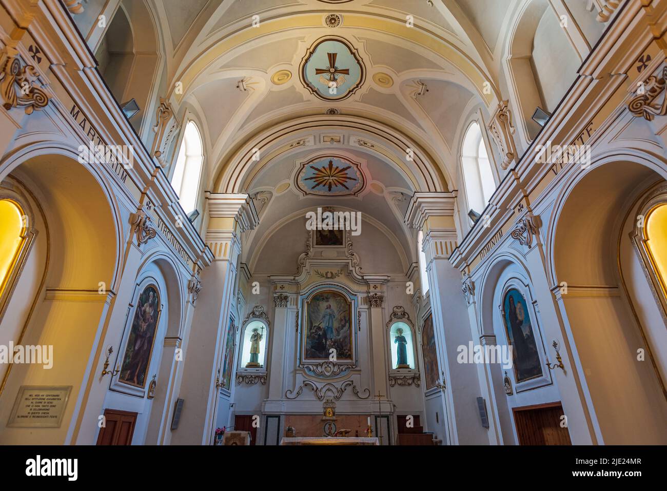 È uno dei conventi più importanti di Teano, anche perché all'interno dell'edificio si trovano i resti del santo che è la Coopatrona di Teano, Foto Stock