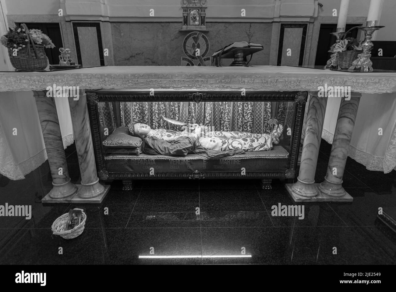 È uno dei conventi più importanti di Teano, anche perché all'interno dell'edificio si trovano i resti del santo che è la Coopatrona di Teano, Foto Stock