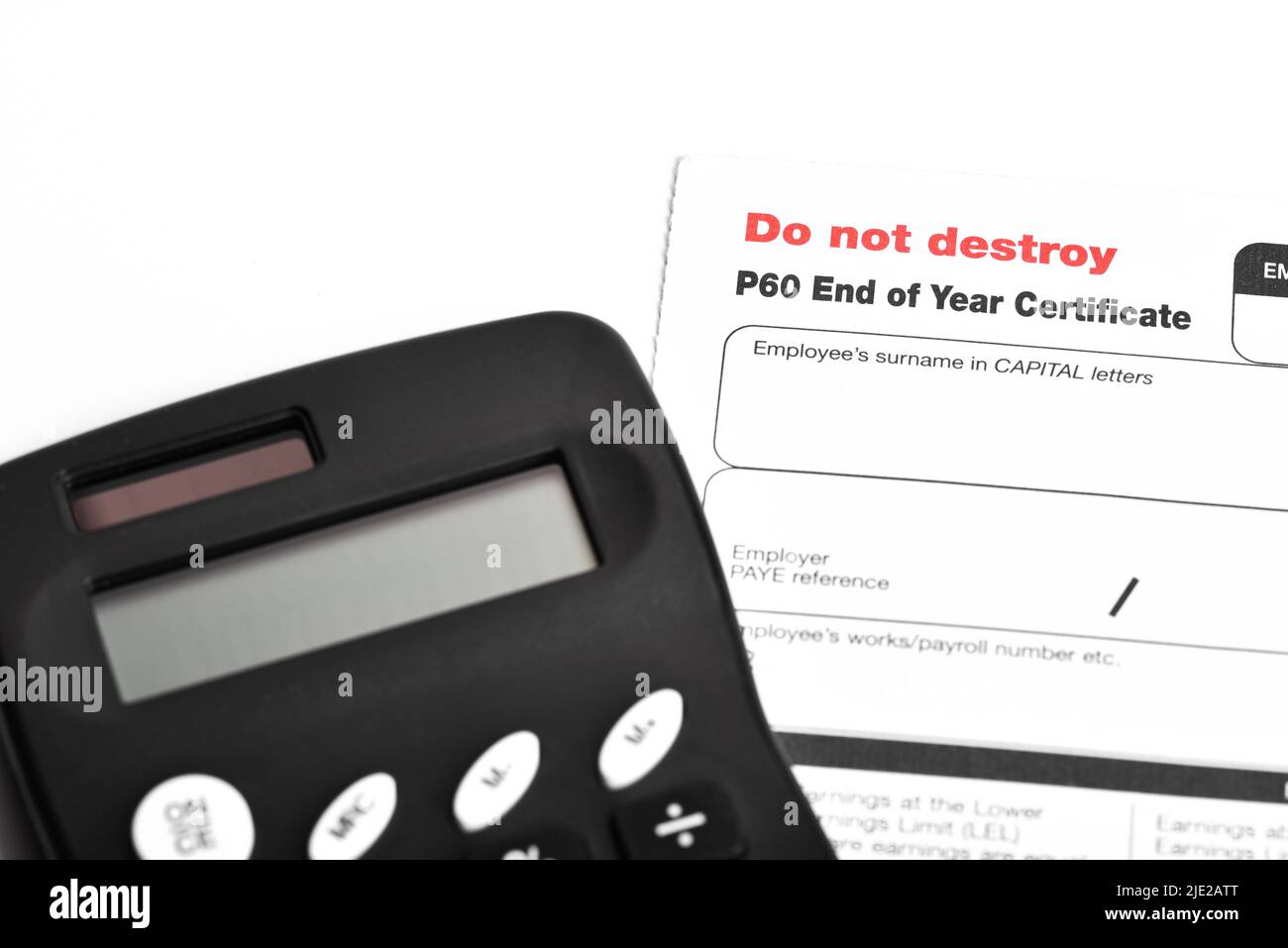 Modulo fiscale inglese P60 certificato di fine anno da HM Revenue and Dogane Foto Stock
