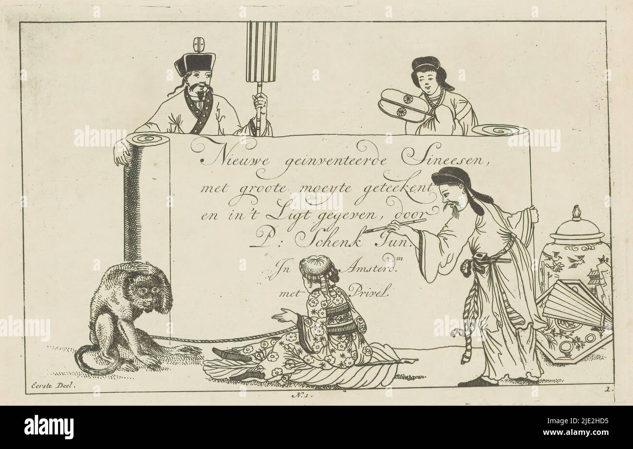 Quattro figure cinesi vicino ad un banderole, Nieuwe geinventeerde Sineesen, Met groote moeyte geteekent en in 't ligt gegeven, porta P: Schenk Jun (...), prima parte (titolo della collana sull'oggetto), un uomo cinese a destra scrive il titolo di una serie di stampe su un rotolo parzialmente srotolato di carta o stoffa. Dietro il rotolo un uomo e una donna cinesi. In primo piano una figura vista da dietro con una scimmia su una corda. Sulla destra un vaso cinese, un vassoio e un ventilatore. Numerato in basso al centro: 1. La stampa fa parte di un album., stampatore: Pieter Schenk (II), (menzionato sull'oggetto), dopo disegno di: Pieter Schenk (II) Foto Stock