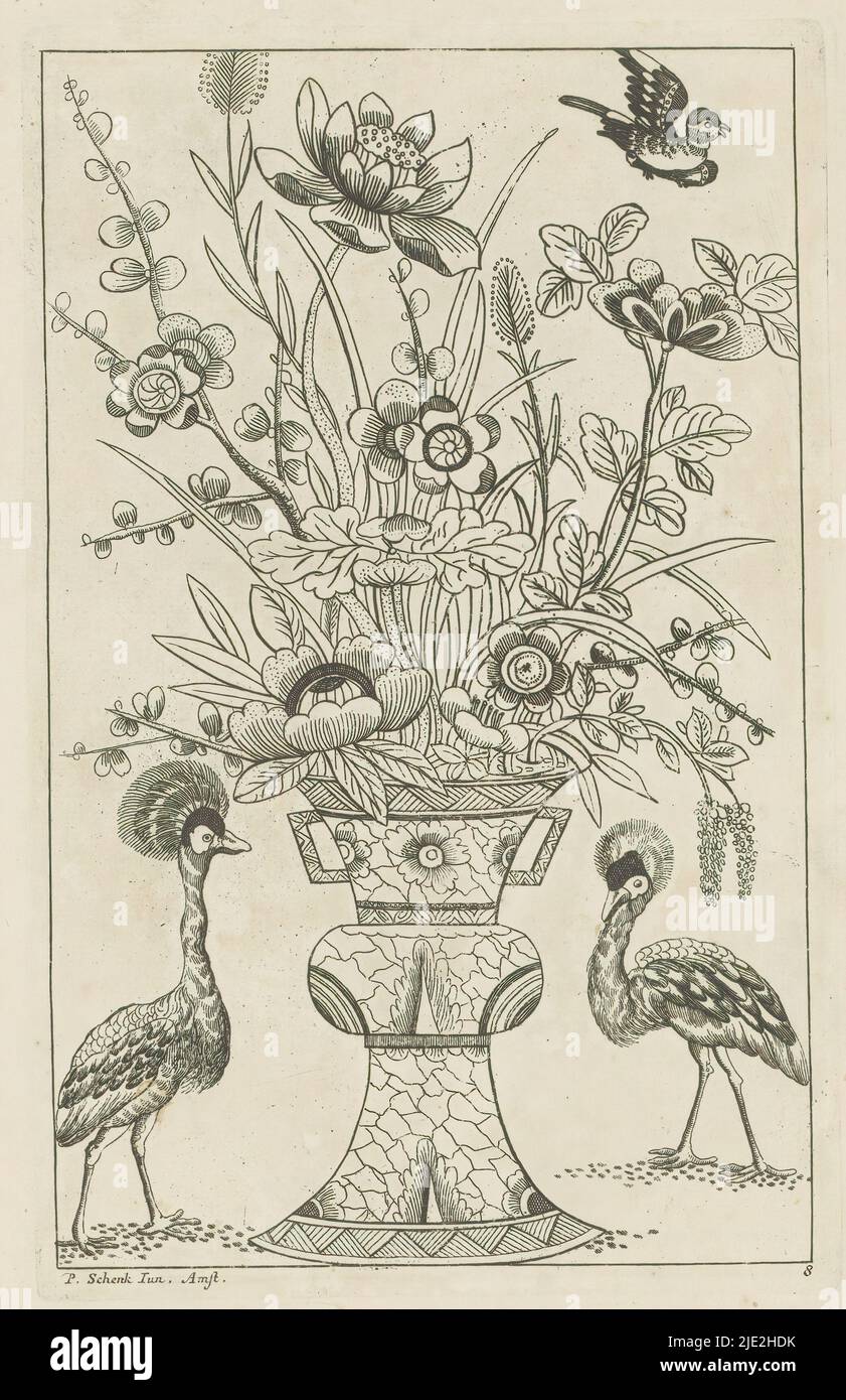 Flower vase fiancheggiato da uccelli, donne cinesi, fiori e uccelli (titolo della collana), Print fa parte di un album., print maker: Pieter Schenk (II), (possibilmente), dopo la stampa di: anonymous, (possibilmente), editore: Pieter Schenk (II), (menzionato sull'oggetto), Amsterdam, 1727 - 1775, carta, incisione, altezza 255 mm x larghezza 161 mm Foto Stock