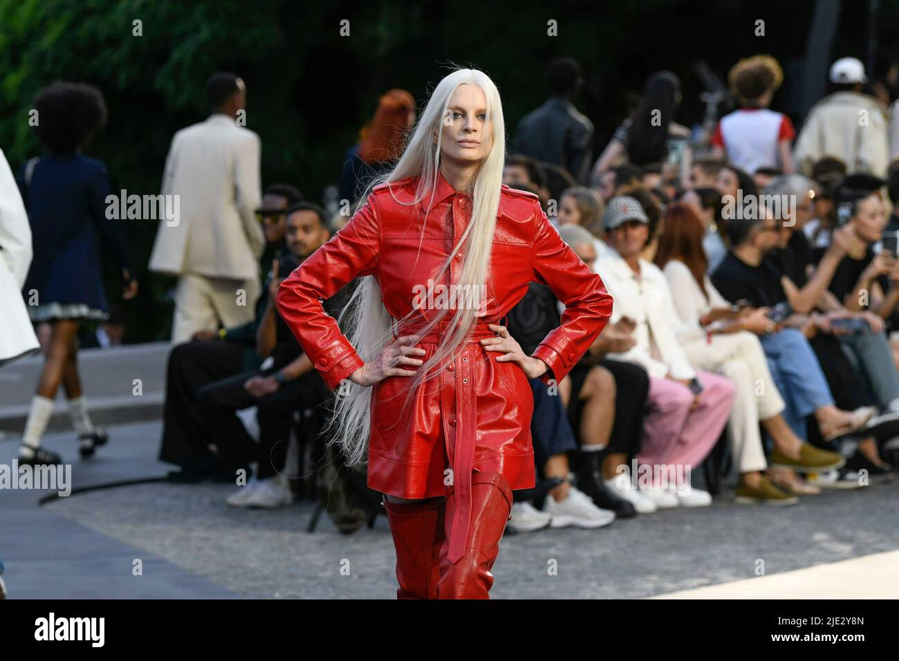 Parigi, Frankreich. 23rd giugno 2022. Kristen McMenamy all'AMI - Alexandre Mattiussi SS23 pista durante la settimana della moda di Parigi Menswear il 2022 giugno - Parigi, Francia. 23/06/2022 Credit: dpa/Alamy Live News Foto Stock