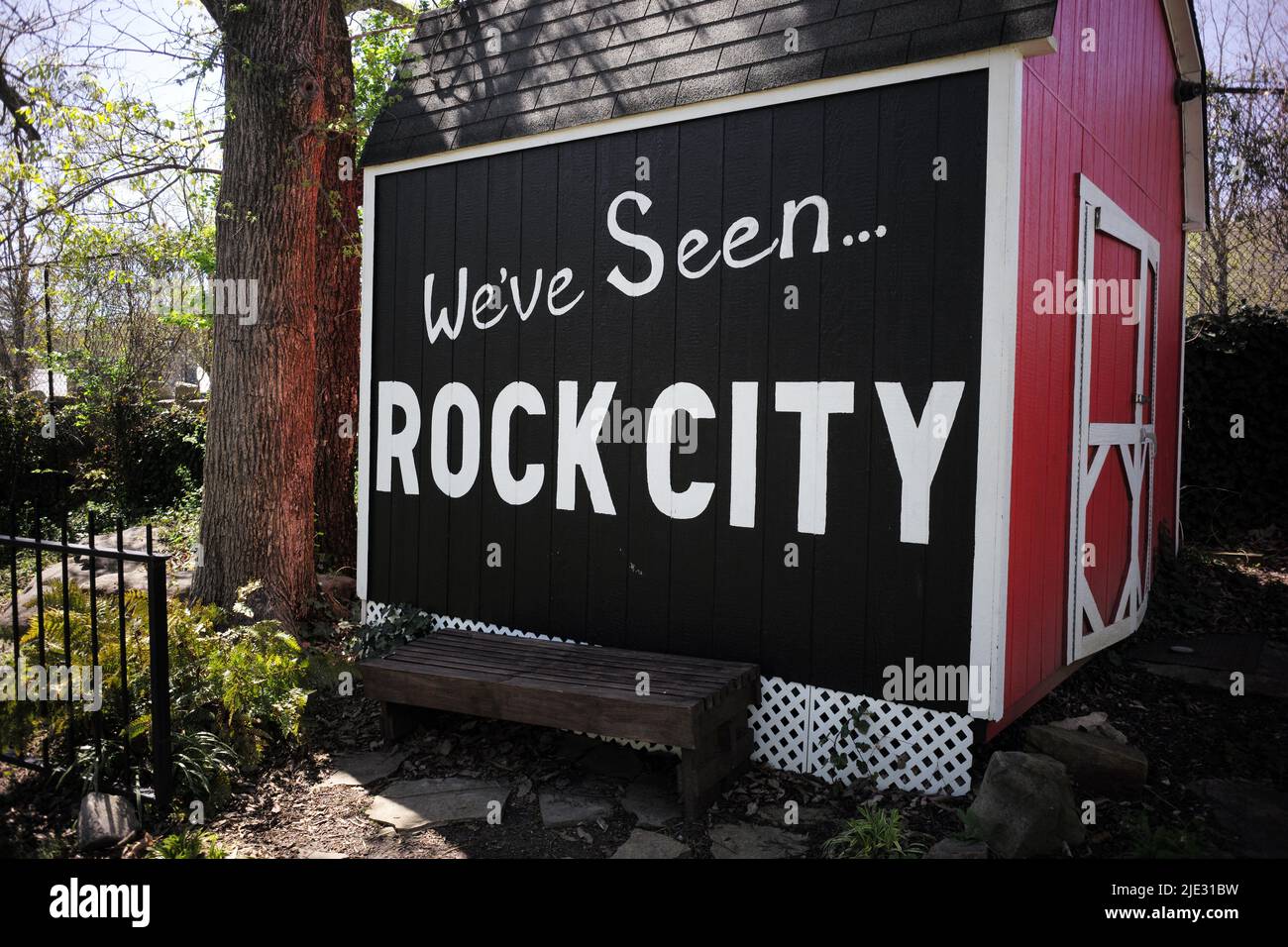 Un fienile dipinto con la frase "We've seen Rock City" vicino all'uscita di Rock City in Lookout Mountain, Georgia. USA Foto Stock