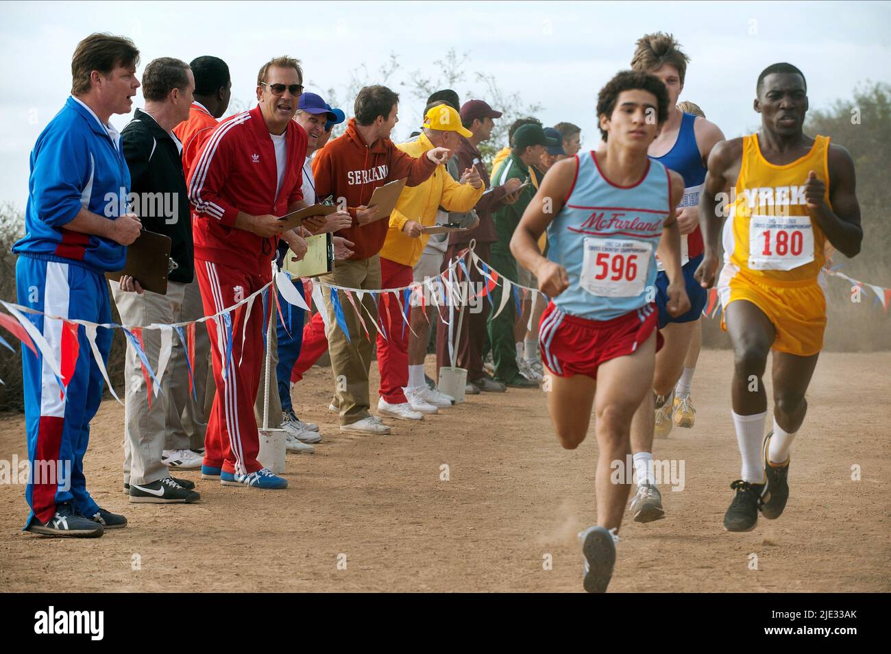 KEVIN COSTNER, CARLOS PRATTS, MCFARLAND USA, 2015 Foto Stock