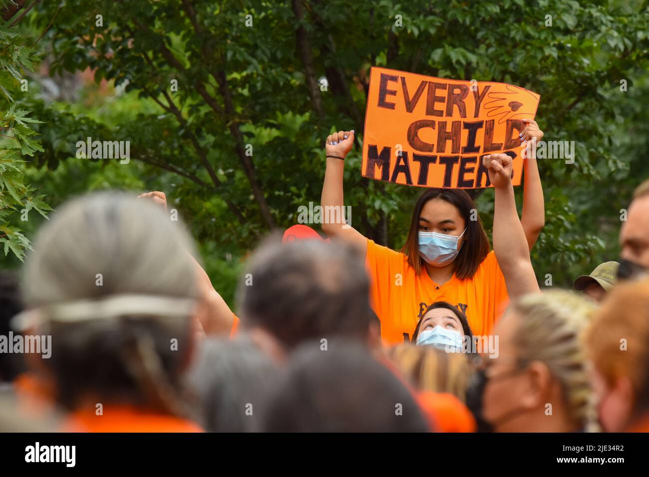 Montreal marcia per la Giornata Nazionale della verità e della riconciliazione evidenziando il passato oscuro delle scuole residenziali indiane in Canada Foto Stock
