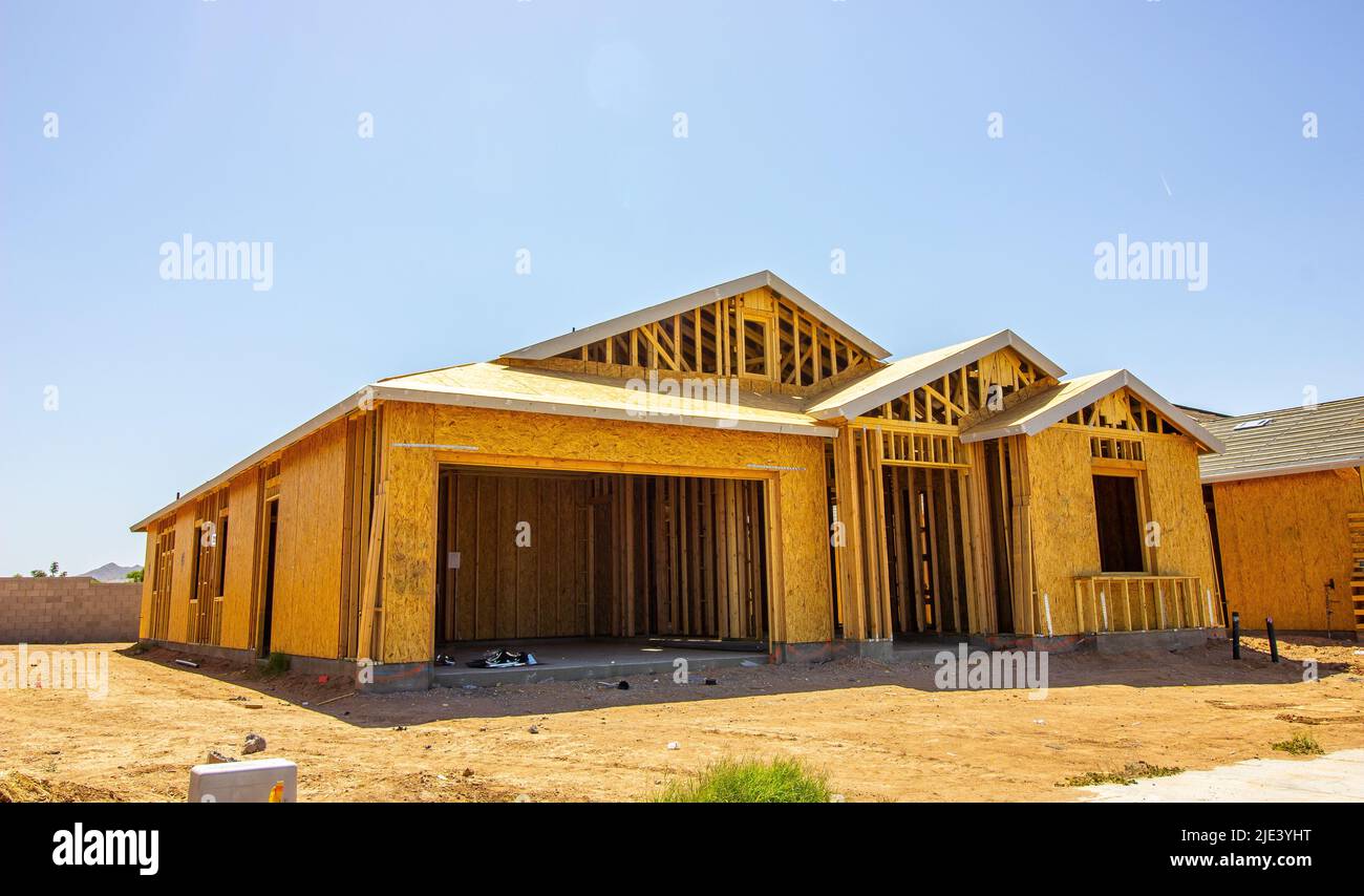 Nuova costruzione domestica dopo la fase di legno compensato Foto Stock