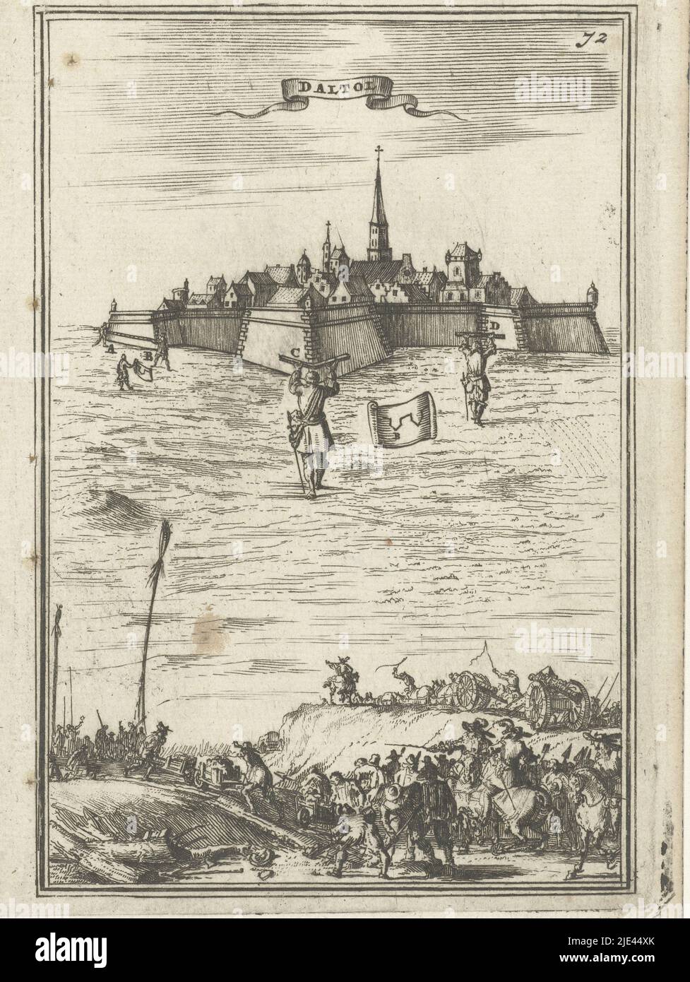 Illustrazione di 'Den Arbeid van Mars' di Allain Manesson Mallet, Romeyn de Hooghe, 1672, Vista di una città ('Daltol'); vicino alle mura quattro uomini stanno prendendo misure. Sotto, un esercito sul suo senso o facendo i quarti. Nell'angolo in alto a destra il numero 72 (= il numero della pagina del libro su cui è posizionata l'illustrazione)., tipografo: Romeyn de Hooghe, Romeyn de Hooghe, Amsterdam, 1672, carta, incisione, incisione, h 185 mm x l 110 mm Foto Stock