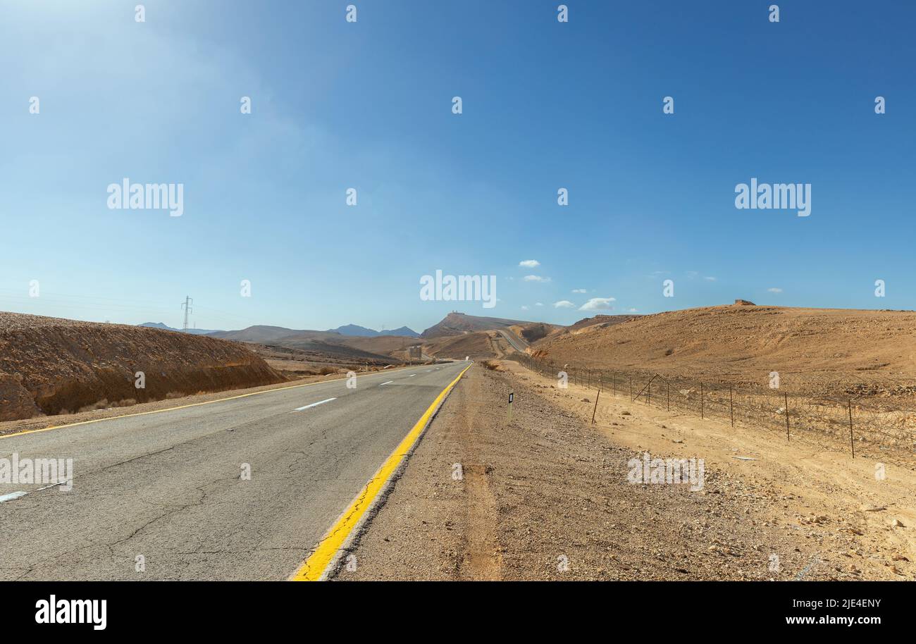 Bella strada al tramonto nel deserto di Negev Israele Foto Stock