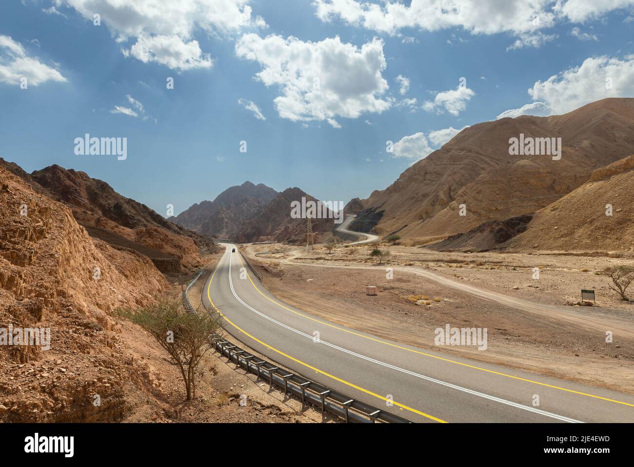 Bella strada al tramonto nel deserto di Negev Israele Foto Stock