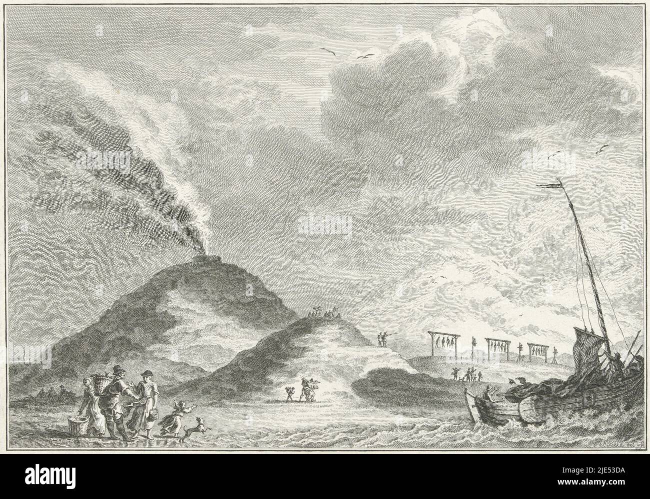 La spiaggia e le dune nei pressi di Huisduinen con in lontananza i cadaveri dei condannati mutineer della nave mercantile Nijenburg, appeso alle orde, settembre 1764. In primo piano alcuni pescatori, a destra un peschereccio, a sinistra un faro di fuoco su una duna, cadaveri dei mutineer del Nijenburg sulle orne vicino Huisduinen, 1764., tipografo: Simon Fokke, (menzionato in oggetto), Simon Fokke, (menzionato in oggetto), Paesi Bassi del Nord, 1764, carta, incisione, incisione, h 178 mm x l 240 mm Foto Stock