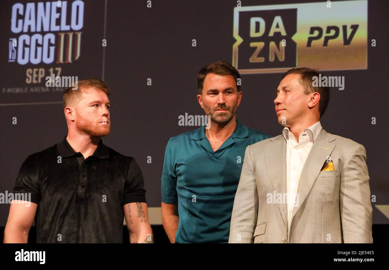 Canelo Alvarez e Gennadiy Golovkin si preparano per un terzo rematch il 17 settembre 2022 per l'indiscusso Super Middleweight Championship. (Foto di Alexander G. Seyum/Pacifc Press) Foto Stock