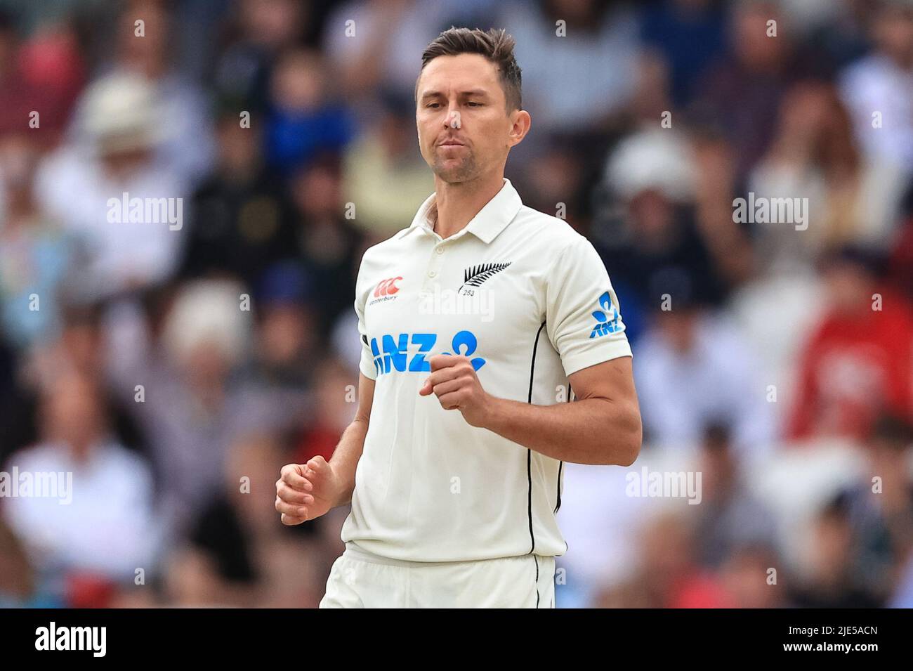 Leeds, Regno Unito. 25th giugno 2022. Trent Boult della Nuova Zelanda durante il gioco Credit: News Images /Alamy Live News Foto Stock