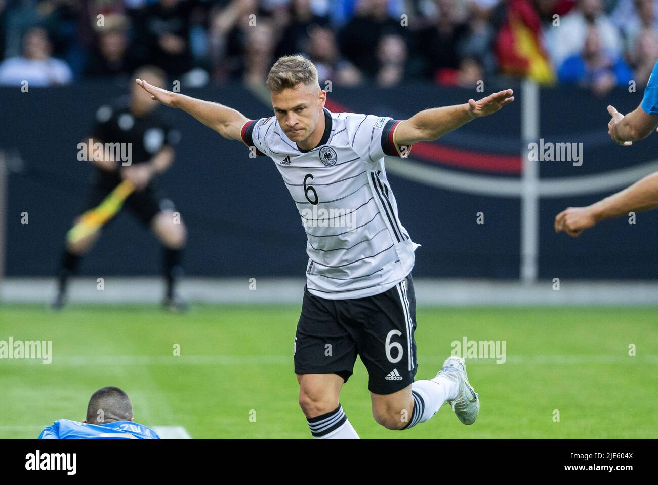 Mönchengladbach, Borussia-Park, 14.06.22: Joshua Kimmich (Deutschland) schiesst das 1:0 Tor und jubelt beim Länderspiel zwischen Deutschland vs Itali Foto Stock