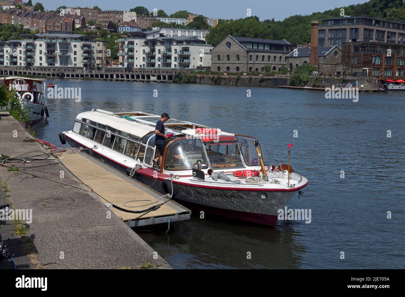 Barca da diporto, gite turistiche, banchine, scena Bristol Centre, estate 2022 Foto Stock