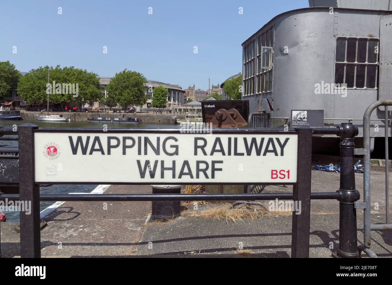 Cartello per Wapping Railway Wharf, Docks, scena Bristol Centre, estate 2022. Non nella zona di Londra. Foto Stock
