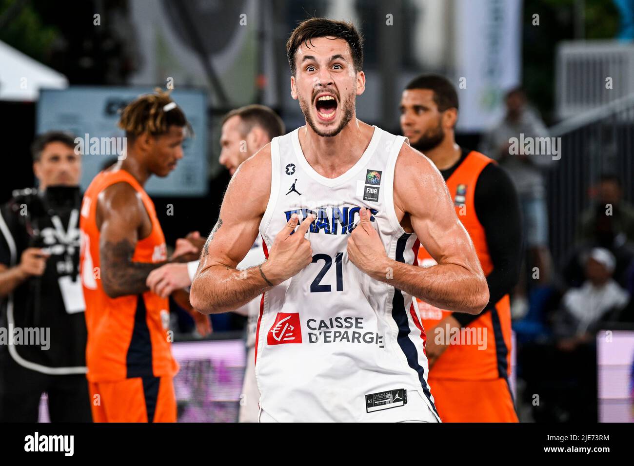 Il francese Franck Seguela festeggia dopo aver vinto una partita di basket 3x3 tra Francia e Paesi Bassi, nella finale del quarto uomo, alla Coppa del mondo FIBA 2022, sabato 25 giugno 2022, ad Anversa. La FIBA 3x3 Basket World Cup 2022 si svolge dal 21 al 26 giugno ad Anversa. BELGA FOTO TOM GOYVAERTS Foto Stock