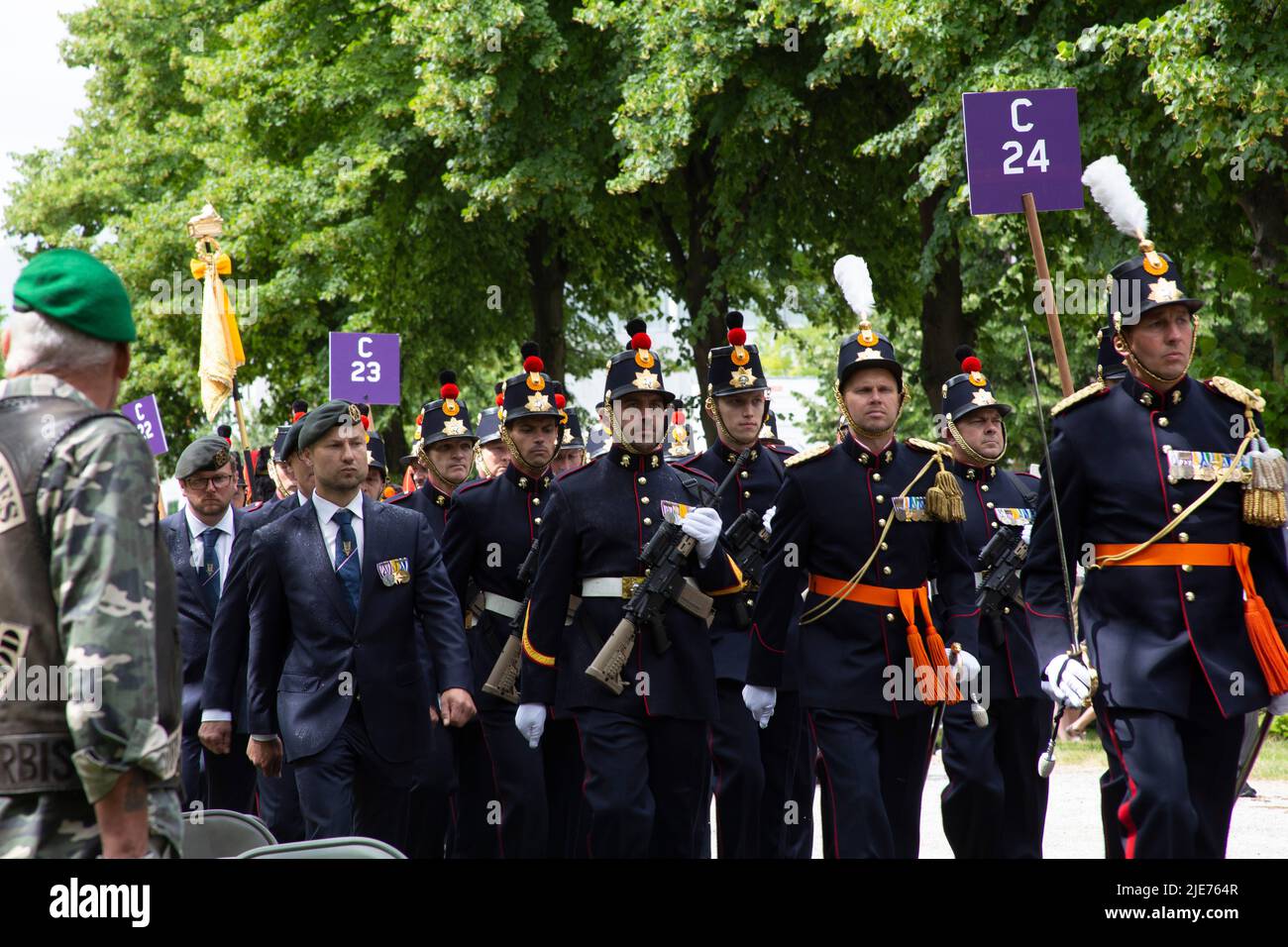 I soldati che marciavano per la Giornata olandese dei Veterani si svolgono sabato 25 giugno 2022, l'Aia - Den Haag - Paesi Bassi Foto Stock