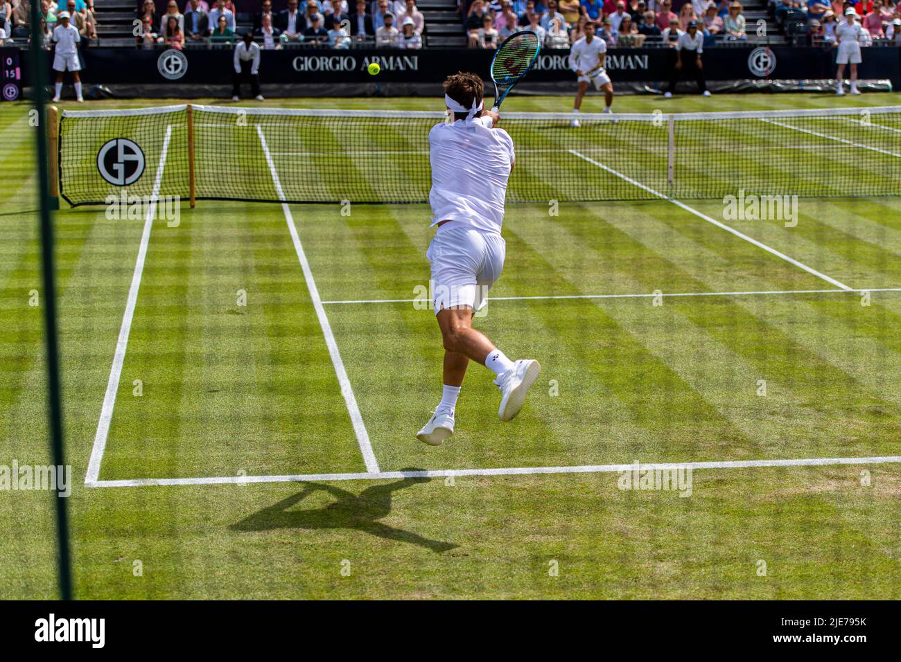 LONDRA, REGNO UNITO. Jun 25, 2022. Carlos Alcaraz di Spagna vs Casper Ruud di durante il singolo ATP EXHO del Giorgio Armani Tennis Classic all'Hurlingham Club Sabato 25 giugno 2022 a LONDRA INGHILTERRA. Credit: Taka G Wu/Alamy Live News Foto Stock