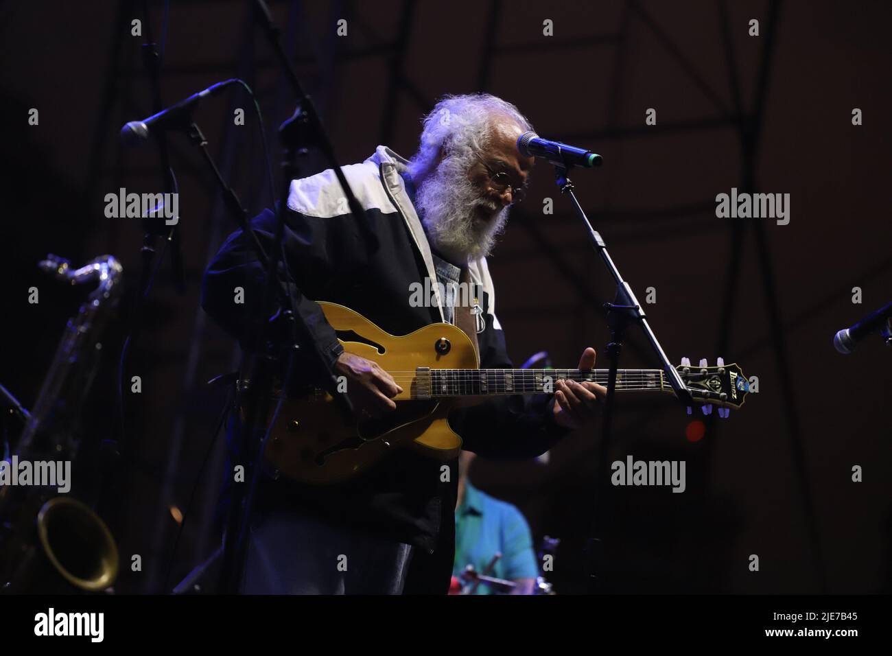 San Paolo, San Paolo, Brasile. 25th giugno 2022. (INT) edizione 7th del Blues Jazz Brasile Festival, a San Paolo. 25 giugno 2022, Sao Paulo, Brasile: Il musicista brasiliano Hermeto Pascoal invita Arismar do Espirito a esibirsi all'edizione 7th del Blues Jazz Brasile Festival, presso Villa Lobos Park, a Sao Paulo, sabato (25). L'evento riunisce importanti artisti di musica brasiliana come Yamandu Costa e Edgard Scandurra e nomi internazionali come Escalandrum e Tia Caroll. (Credit Image: © Leco Viana/TheNEWS2 via ZUMA Press Wire) Foto Stock