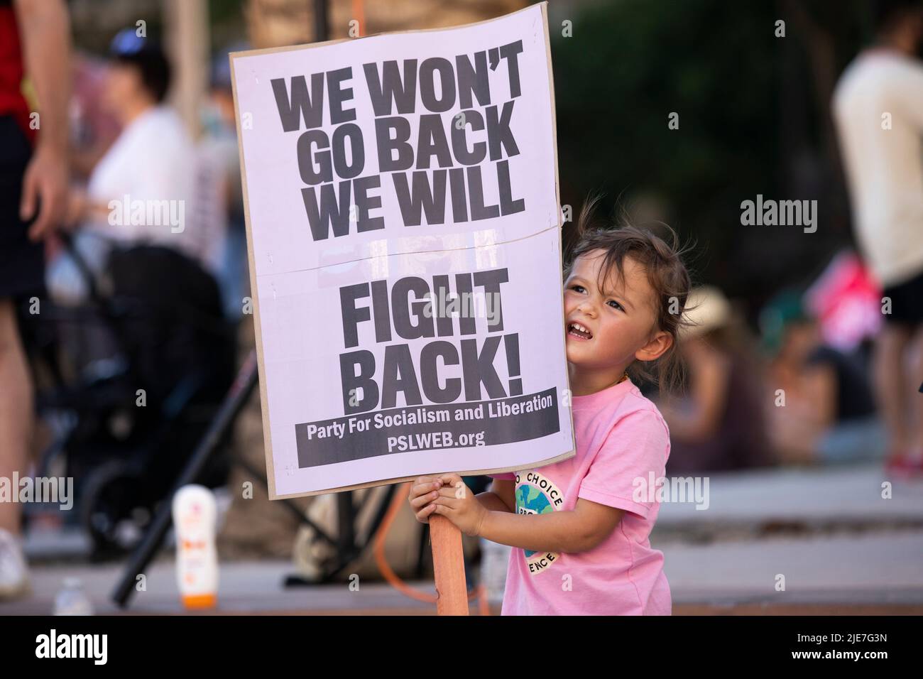 Los Angeles, California, USA - 25 giugno 2022: Gli attivisti protestano contro la Corte Suprema che ha rovesciato Roe contro Wade. Foto Stock