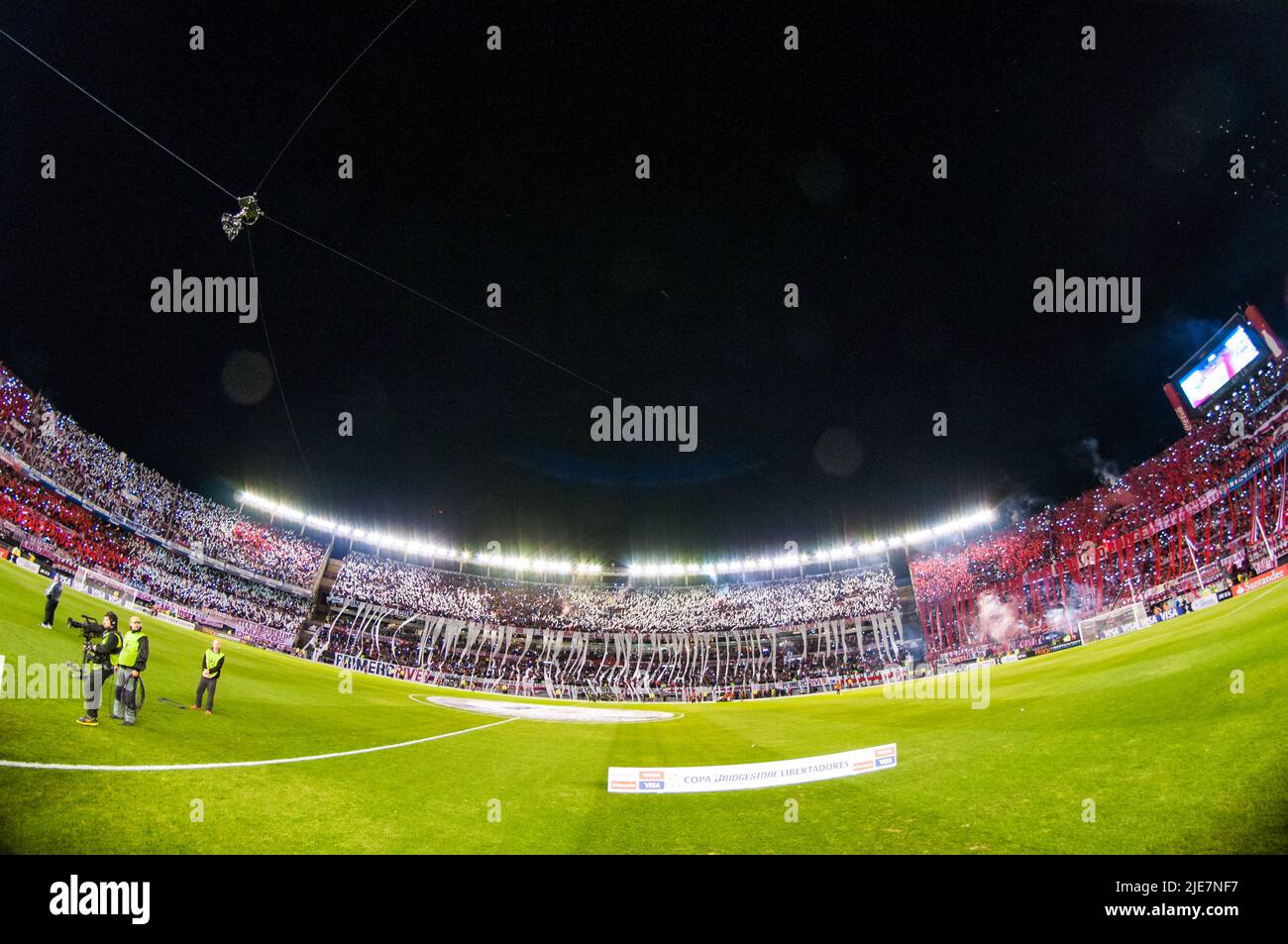 Uno stadio monumentale completo a Nuñez, Buenos Aires; prima di una partita della copa libertadores. Foto Stock