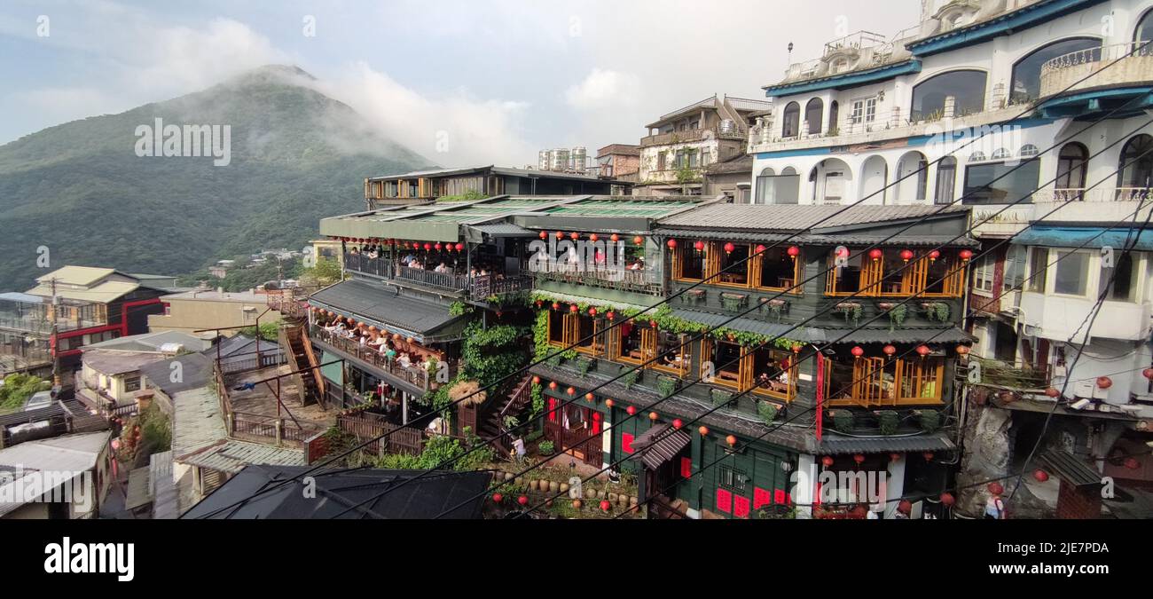 Jioufen Village, Taipei - Apr 24, 2022: Vista mozzafiato del villaggio di Jioufen, New Taipei City, Taiwan Foto Stock