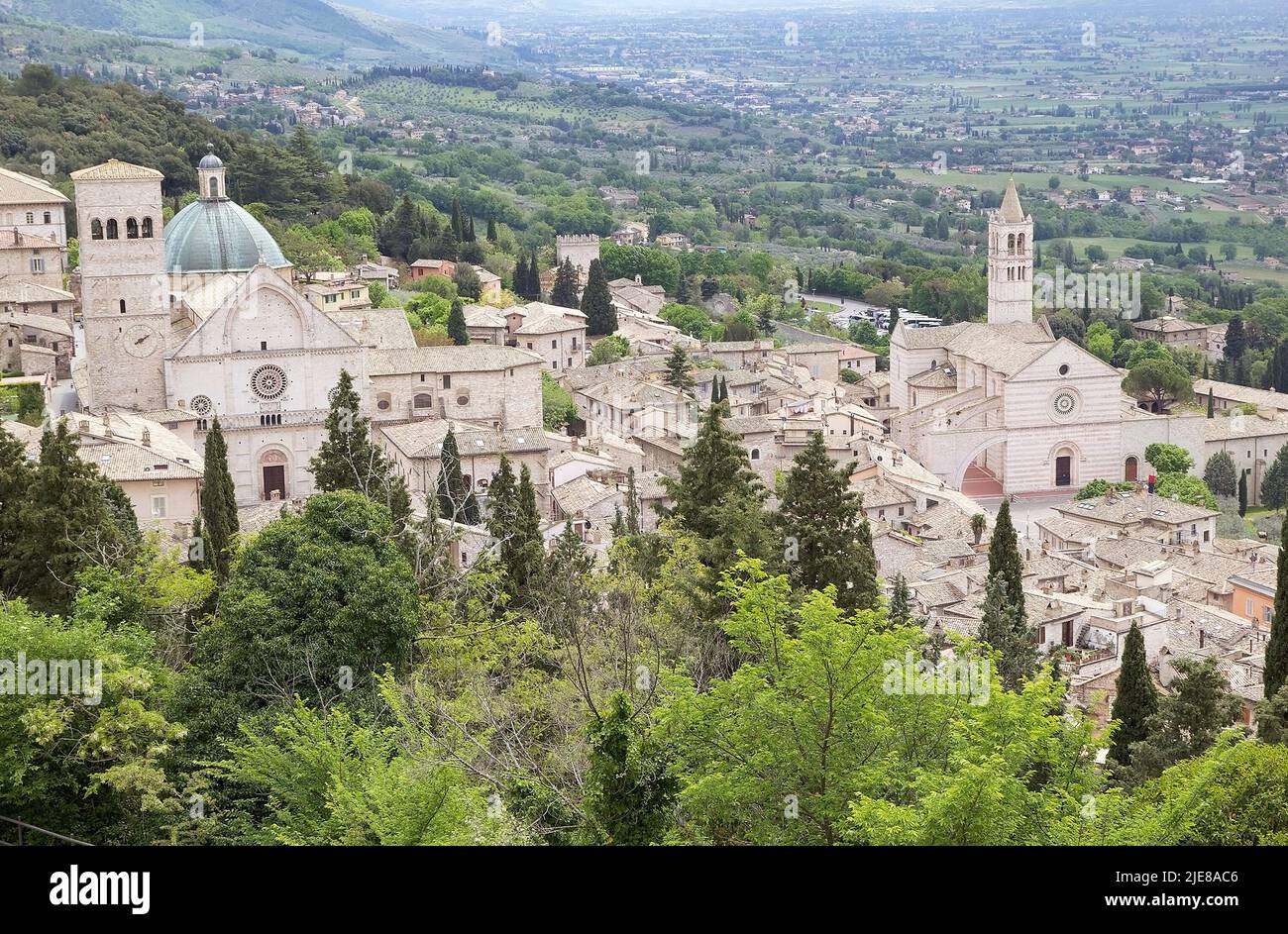 Cattedrale di San Rufino e Cattedrale di Santa Chiara, Assisi, Umbria, Italia. Assisi è una città della provincia di Perugia, in Umbria, sulla zizzera Foto Stock