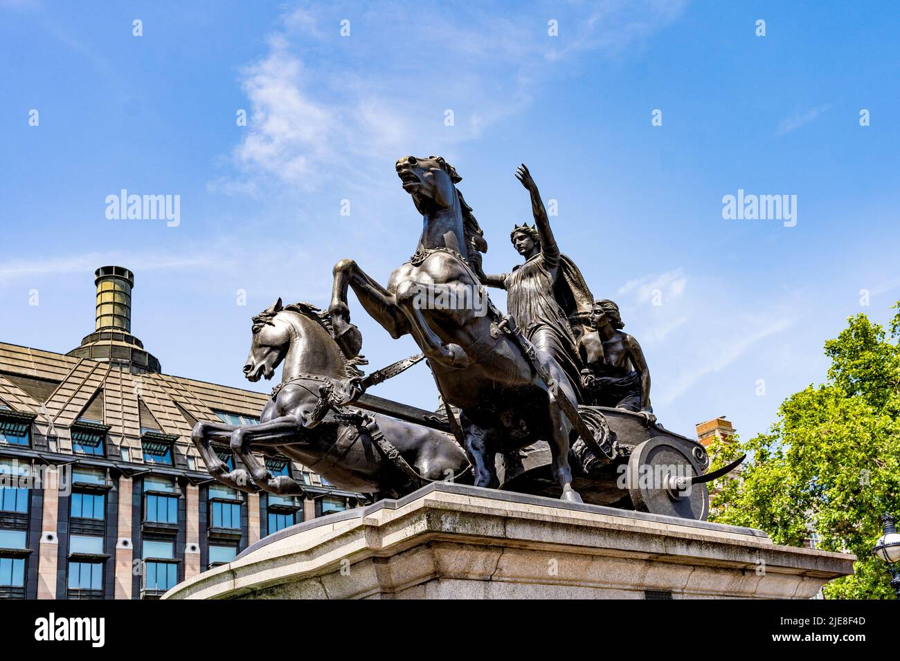 La statua di Boudicca e delle sue Figlie, regina della tribù britannica Iceni, erette sul Victoria Embankment, ponte di Westminster, Londra, Regno Unito Foto Stock