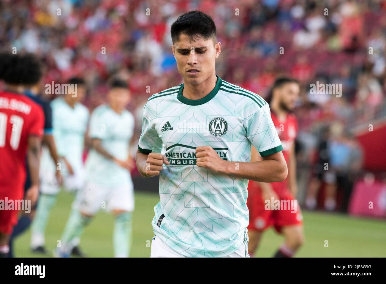 Toronto, Canada. 25th giugno 2022. Luiz Araujo (19) durante la partita MLS tra il Toronto FC e l'Atlanta United FC al BMO Field. La partita si è conclusa nel 2-1 per il Toronto FC. (Foto di Angel Marchini/SOPA Images/Sipa USA) Credit: Sipa USA/Alamy Live News Foto Stock
