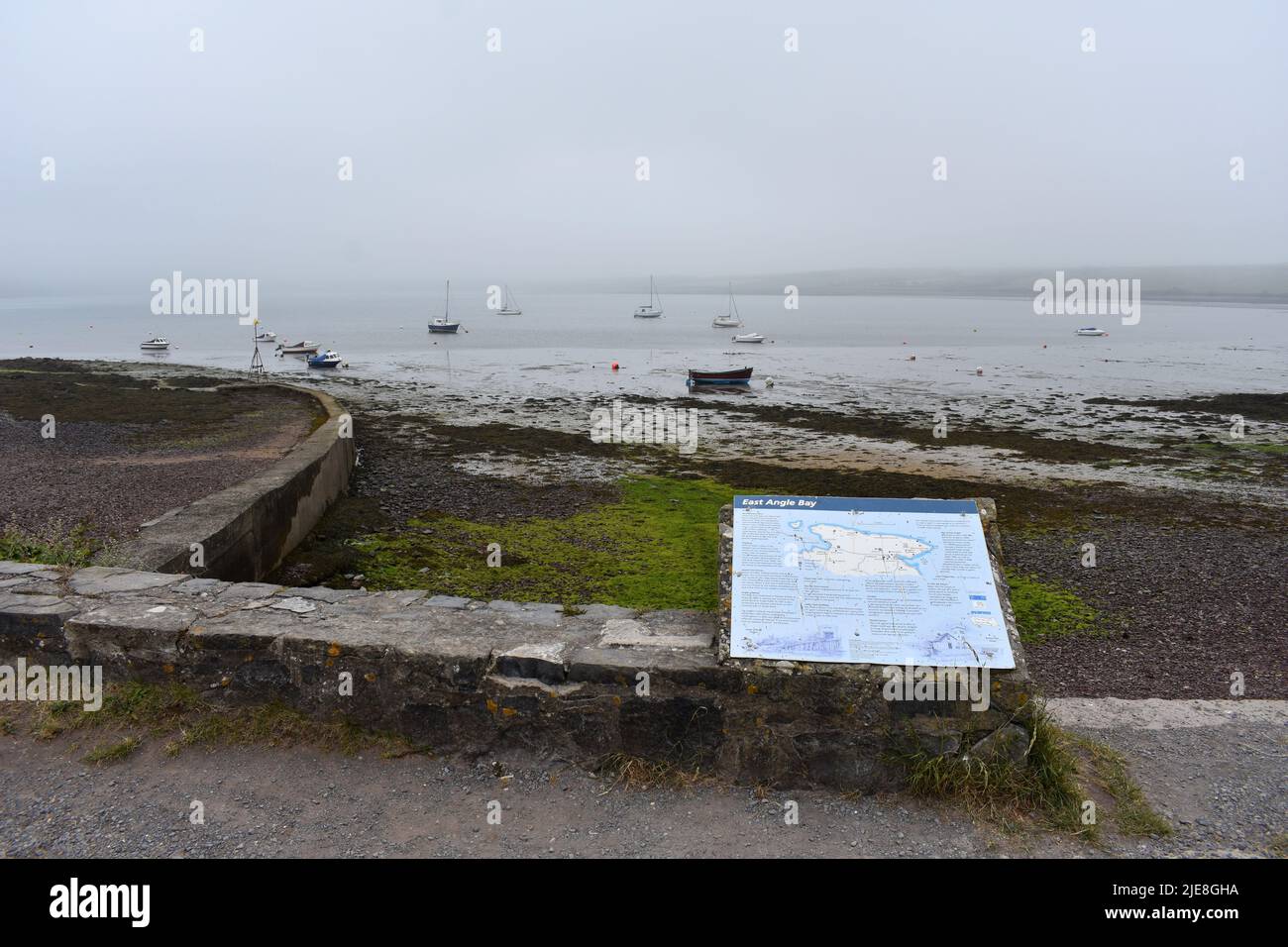 Angle Bay a bassa marea, Angle, Pembrokeshire, Galles Foto Stock