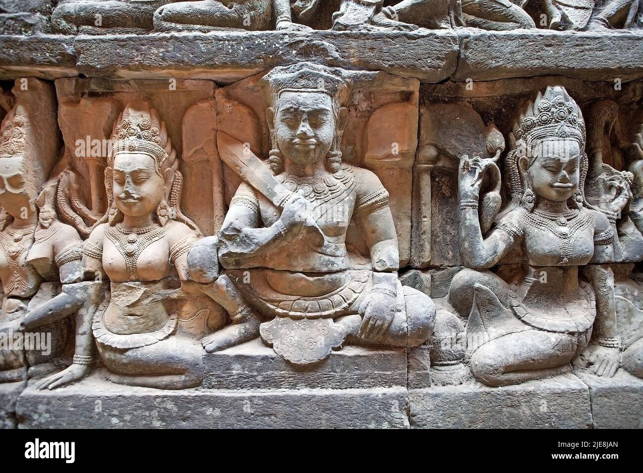 Reliefs alla terrazza del re del Leper, Angkor Thom, Angkor, Siem Reap, Cambogia. La terrazza del Re Leper si trova a nord della terrazza del Foto Stock