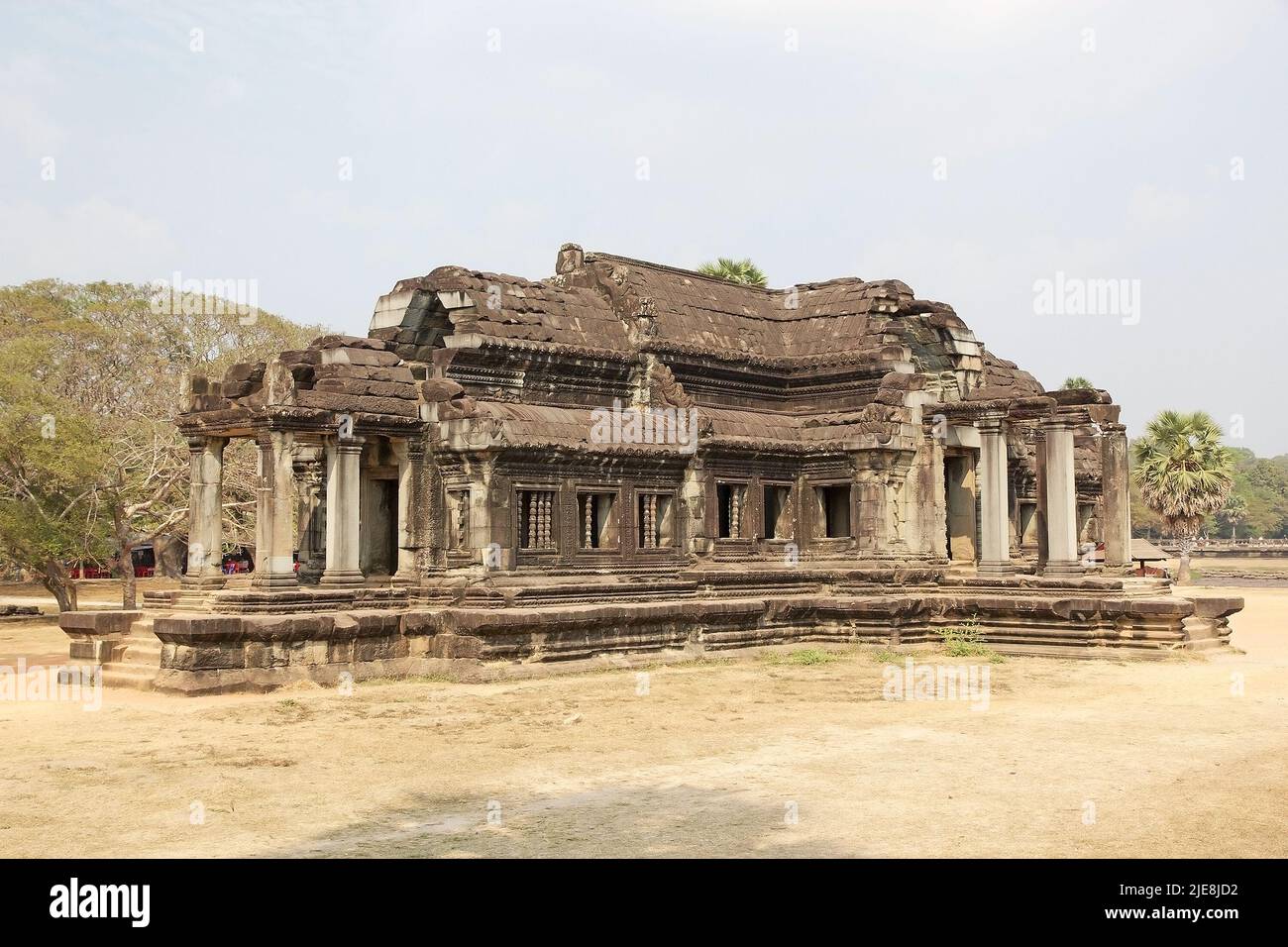 La biblioteca di Angkor Wat, Angkor, Siem Reap, Cambogia. Angkor Wat fu prima un Hindu, poi un complesso di templi buddisti e il più grande monumen religioso Foto Stock